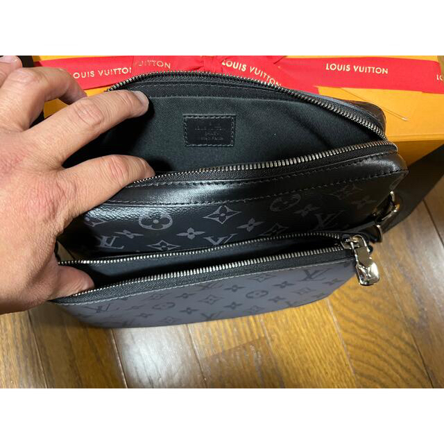 LOUIS VUITTON(ルイヴィトン)のルイ•ビトン トリプルメッセンジャー ショルダーバッグ メンズのバッグ(メッセンジャーバッグ)の商品写真