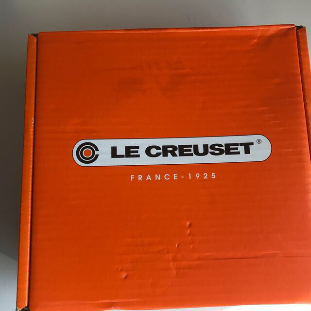 LE CREUSET(ルクルーゼ)のル・クルーゼココットダムール18センチ チェリーレッド インテリア/住まい/日用品のキッチン/食器(鍋/フライパン)の商品写真