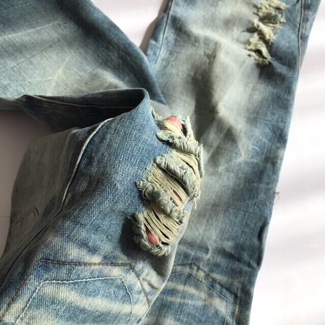 稀珍ジーンズ　ローライズケミウォッシュ　ダイアゴナルステッチ　擬似フレアデニム メンズのパンツ(デニム/ジーンズ)の商品写真