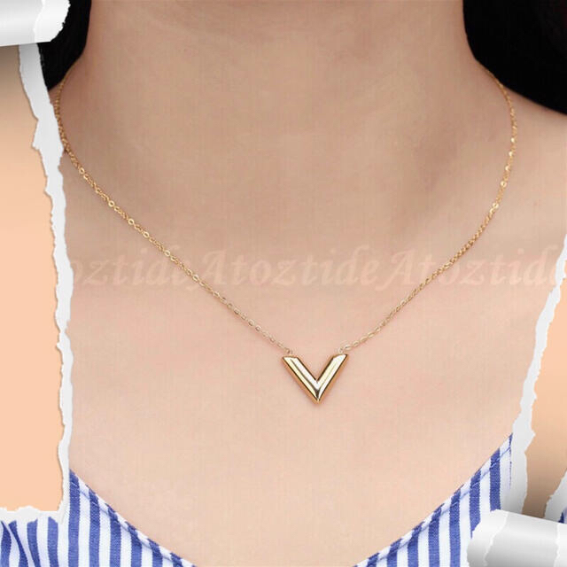 V  モチーフ ネックレス gold レディースのアクセサリー(ネックレス)の商品写真