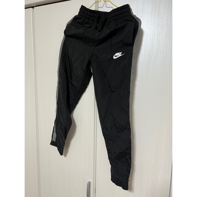 NIKE(ナイキ)の【子供用】NIKE ナイキ キッズ ナイロン パンツ(サイズ140－150) キッズ/ベビー/マタニティのキッズ服男の子用(90cm~)(パンツ/スパッツ)の商品写真