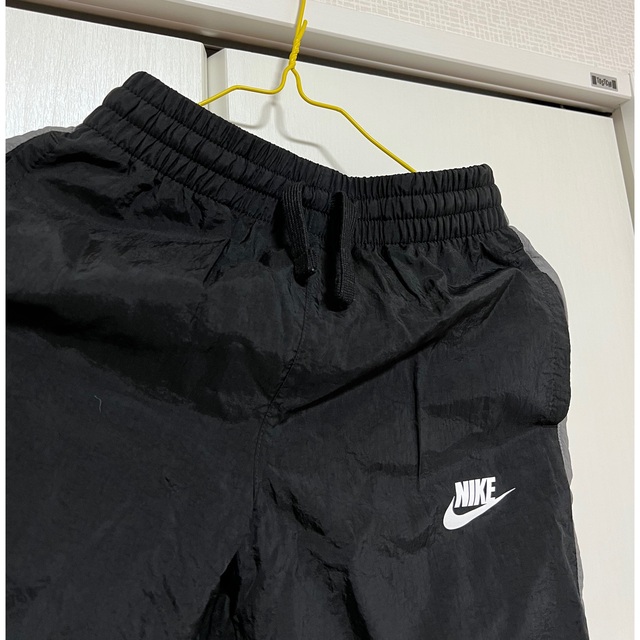 NIKE(ナイキ)の【子供用】NIKE ナイキ キッズ ナイロン パンツ(サイズ140－150) キッズ/ベビー/マタニティのキッズ服男の子用(90cm~)(パンツ/スパッツ)の商品写真