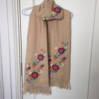 チェスティ(Chesty)のChesty＊お花刺繍マフラーベージュ茶ピンクカラフルフラワーチェスティストール(マフラー/ショール)