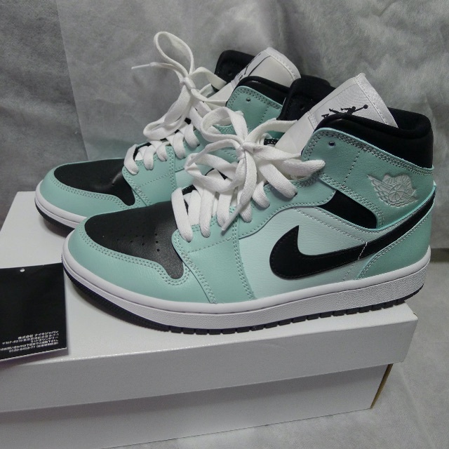 スニーカー NIKE - NIKE WMNS AIR JORDAN 1 MID AQUA BLUE