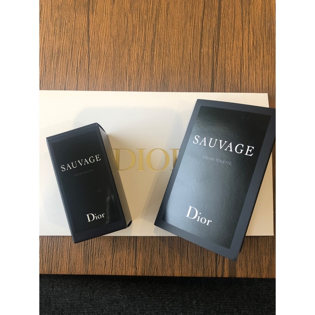 Dior(ディオール)の新品未開封ディオール　ソヴァージュオードゥトワレミニボトル10ml &1ml香水 コスメ/美容の香水(香水(男性用))の商品写真