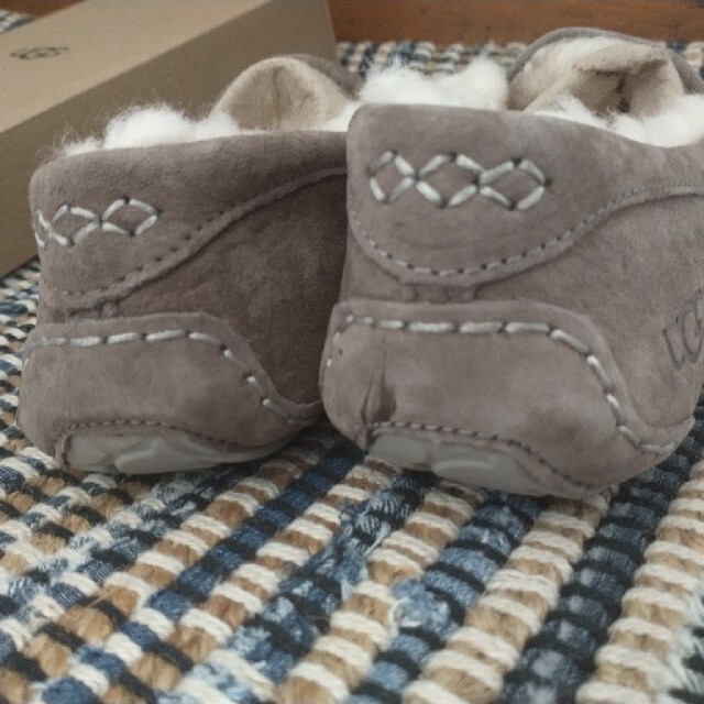新品箱有US6✬20900円 UGG(アグ)✬ANSLEYスリッポン/モカシン