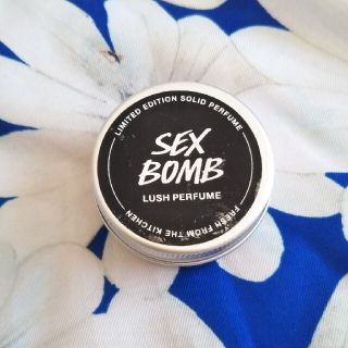 ラッシュ(LUSH)のLUSH　セクシーダイナマイト　ソリパフューム(香水(女性用))