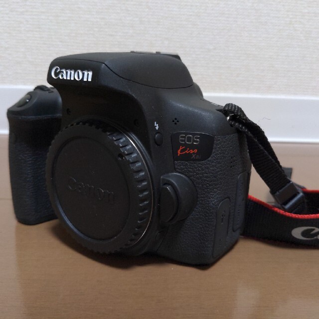 Canon(キヤノン)のCanon EOS KISS X8i　レンズ3本とカメラバッグ付き スマホ/家電/カメラのカメラ(デジタル一眼)の商品写真