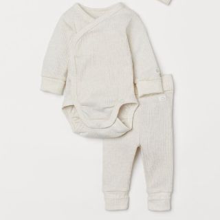 エイチアンドエム(H&M)の【H&M】長袖リブボディスーツ&パンツ&キャップの３点セット(ロンパース)