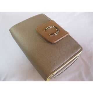 ソフトシルバーゴールド色馬蹄金具二つ折り財布　K0032(アクセサリー)