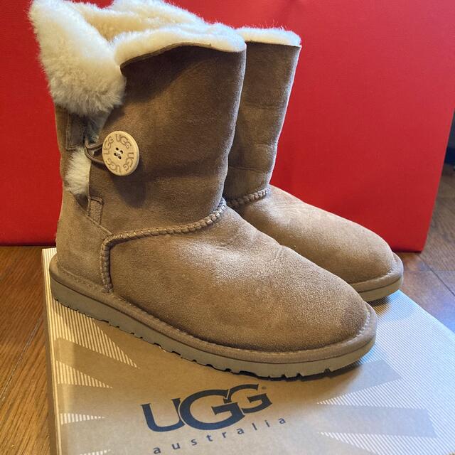 UGG(アグ)のアグ ムートン  ブーツ ベージュ チェスナット 24cm レディースの靴/シューズ(ブーツ)の商品写真