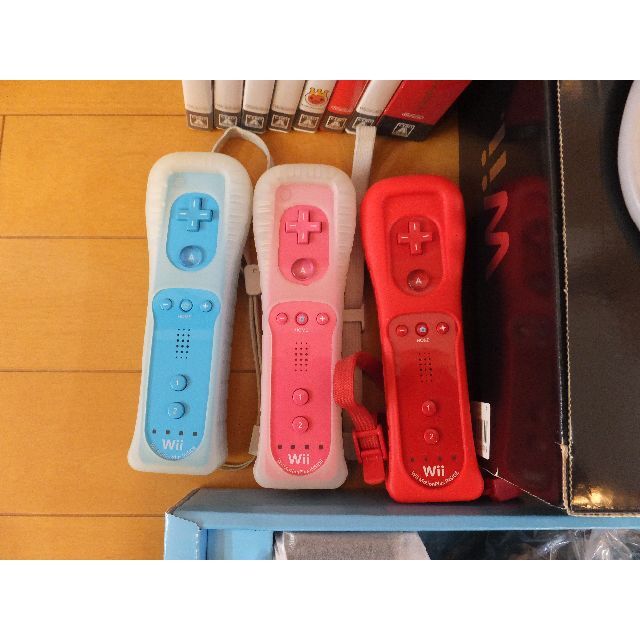 【SALE／55%OFF】 Nintendo - 任天堂 Wii ＋ソフト等多数『ばら売り不可』の 本体 家庭用ゲーム機本体