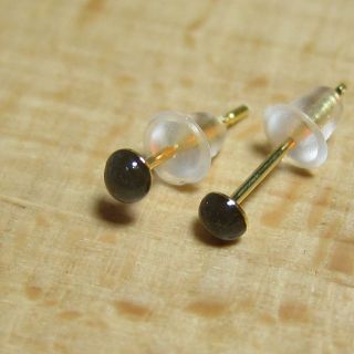 【小粒グレーオニキス(ダーク)3mm】小さめ一粒ピアス アレルギー対応 シンプル(ピアス)