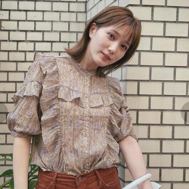 moussy(マウジー)の新品未使用♡MOUSSY♡ SHEER FLOWER RUFFLE ブラウス レディースのトップス(シャツ/ブラウス(半袖/袖なし))の商品写真