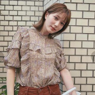 マウジー(moussy)の新品未使用♡MOUSSY♡ SHEER FLOWER RUFFLE ブラウス(シャツ/ブラウス(半袖/袖なし))