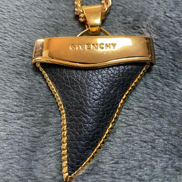 好評爆買い GIVENCHY - givenchy シャークトゥース ネックレスの通販