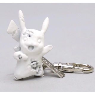 ポケモン(ポケモン)の★限定・新品★Daniel Arsham Pokémon 2G KeyCharm(キャラクターグッズ)