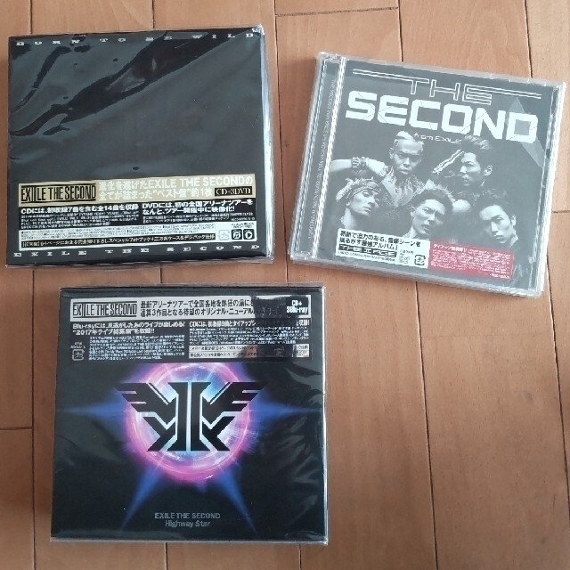 EXILE TRIBE(エグザイル トライブ)のEXILE&EXILETHESECONDツアーグッズポスターCD13点 おまけ有 エンタメ/ホビーのタレントグッズ(アイドルグッズ)の商品写真