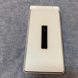 エヌティティドコモ(NTTdocomo)のSHARP AQUOS ケータイ SH-06G White(携帯電話本体)