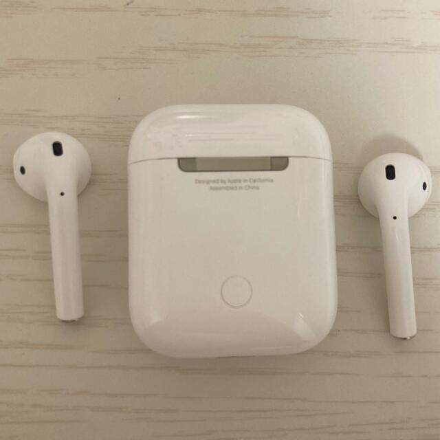 Apple(アップル)のAirpods 第2世代 Apple純正 スマホ/家電/カメラのオーディオ機器(ヘッドフォン/イヤフォン)の商品写真