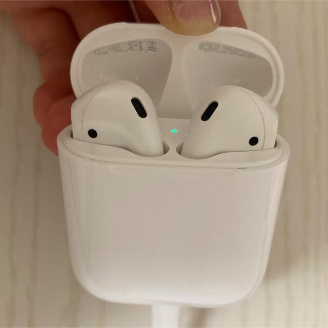 Apple(アップル)のAirpods 第2世代 Apple純正 スマホ/家電/カメラのオーディオ機器(ヘッドフォン/イヤフォン)の商品写真