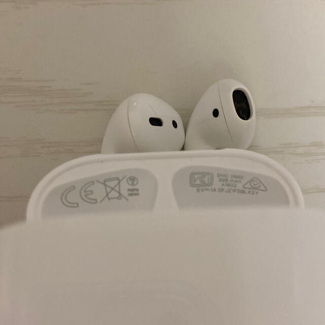 Apple(アップル)のAirpods 第2世代 Apple純正 スマホ/家電/カメラのオーディオ機器(ヘッドフォン/イヤフォン)の商品写真