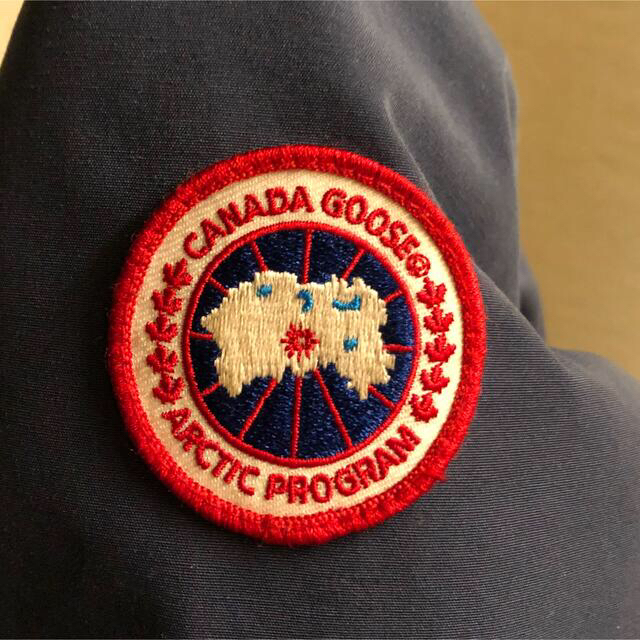 CANADA GOOSE(カナダグース)のカナダグース　キッズ　ダウンジャケット キッズ/ベビー/マタニティのキッズ服男の子用(90cm~)(ジャケット/上着)の商品写真