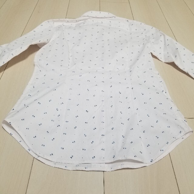 UNIQLO(ユニクロ)のユニクロ　ワイシャツ　小花 レディースのトップス(シャツ/ブラウス(長袖/七分))の商品写真