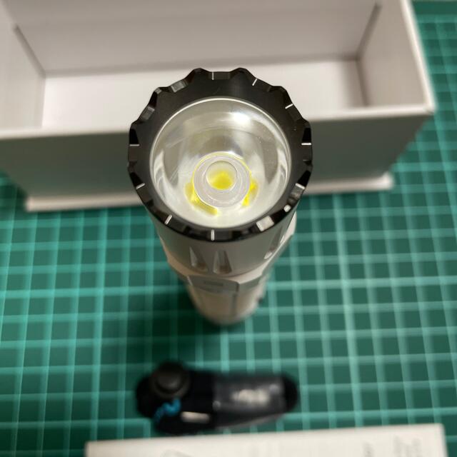 限定色　OLIGHT M2R Pro WARRIOR ホワイト　オーライト