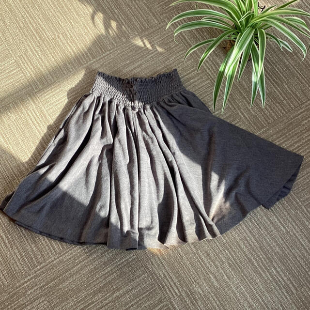 チャコールグレー　フレアスカート レディースのスカート(ひざ丈スカート)の商品写真
