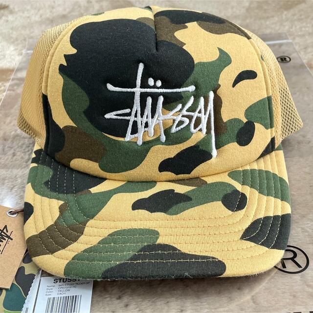 A BATHING APE(アベイシングエイプ)の【新品】BAPE x Stussy TRUCKER CAP イエロー メンズの帽子(キャップ)の商品写真