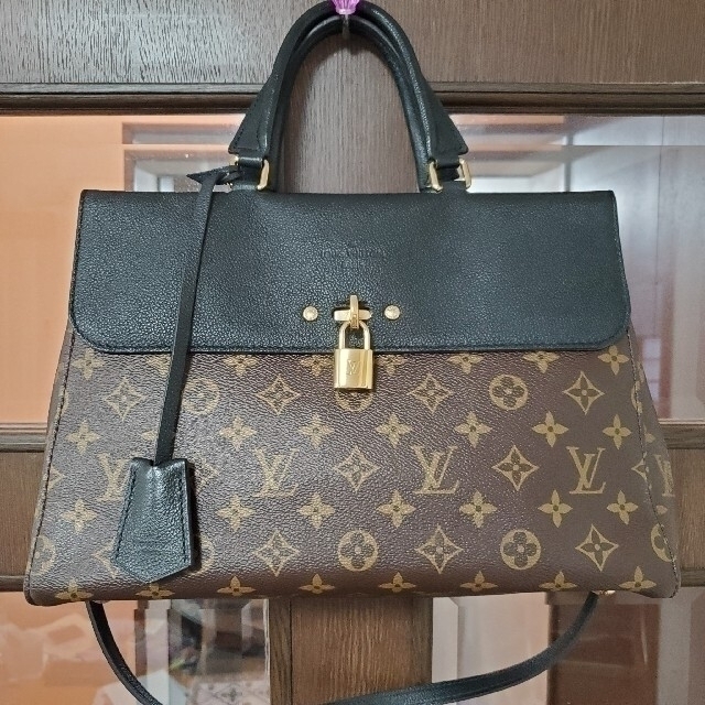 LOUIS VUITTON(ルイヴィトン)のルイヴィトン　ヴィーナス　モノグラム×ブラック　2wayバッグ　廃盤稀少 レディースのバッグ(ショルダーバッグ)の商品写真