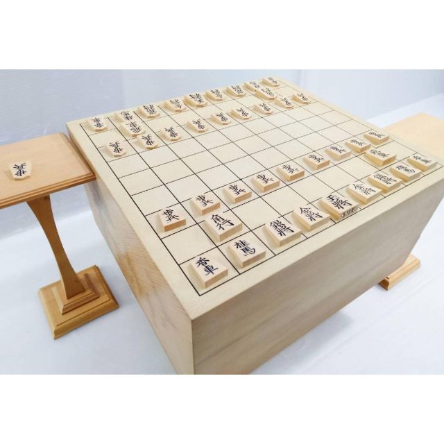 ブランド物 【美品】本格将棋盤 天地柾目 新榧 5.7寸 栄山作駒.駒台