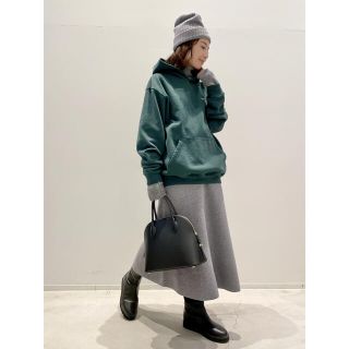 アパルトモンドゥーズィエムクラス(L'Appartement DEUXIEME CLASSE)の SPORTY&RICH SERIF LOGO HOODIE グリーン(パーカー)