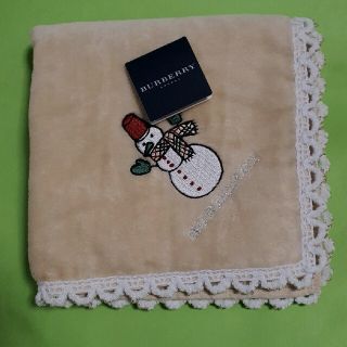 バーバリー(BURBERRY)のバーバリー レース付きタオルハンカチ 雪だるま＆マフラー 刺繍 ベージュ 新品(ハンカチ)