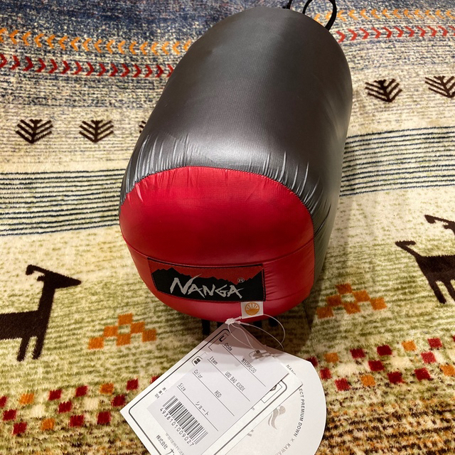 NANGA(ナンガ)の【専用】ナンガ UDDバッグ630DX ショート レッド/メッシュ収納袋おまけ付 スポーツ/アウトドアのアウトドア(寝袋/寝具)の商品写真