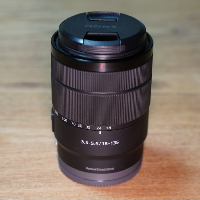 SONY(ソニー)の美品 SONY E 18-135mm F3.5-5.6 OSS SEL18135 スマホ/家電/カメラのカメラ(レンズ(ズーム))の商品写真