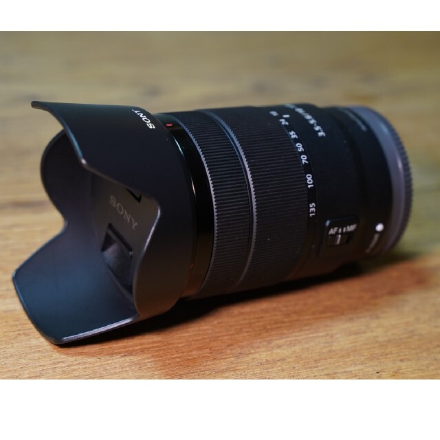 SONY(ソニー)の美品 SONY E 18-135mm F3.5-5.6 OSS SEL18135 スマホ/家電/カメラのカメラ(レンズ(ズーム))の商品写真