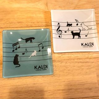 カルディ(KALDI)のKALDI 猫の日 オリジナル ガラスプレート ２枚セット(食器)