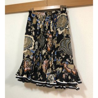 トリーバーチ(Tory Burch)の美品 トリーバーチ フレアスカート お花柄 4 m 黒色(ひざ丈スカート)