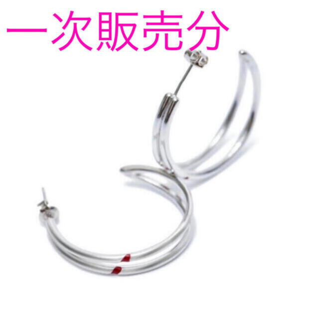 防弾少年団(BTS)(ボウダンショウネンダン)の新品 未開封 RED CARVING EARRING JIMIN BTS レディースのアクセサリー(ピアス)の商品写真