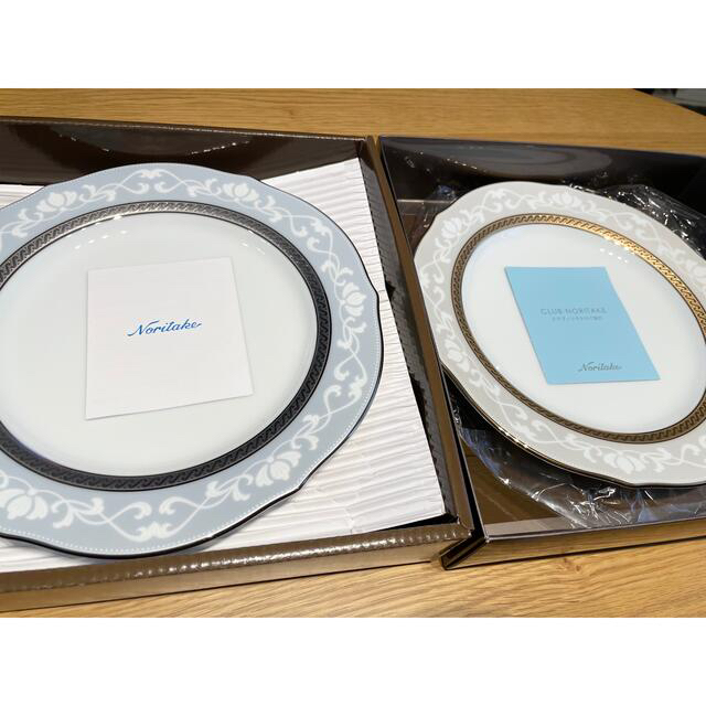 Noritake(ノリタケ)のNoritake ノリタケ　23cmアクセントプレートペア(ゴールド＆プラチナ) インテリア/住まい/日用品のキッチン/食器(食器)の商品写真