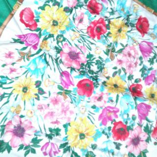 グッチ(GUCCI)のシルクスカーフ　花模様　＃グッチ(バンダナ/スカーフ)