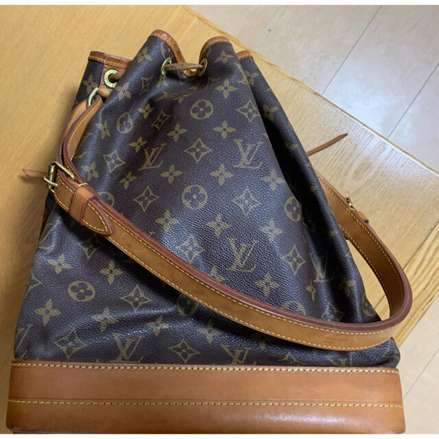 LOUIS VUITTON(ルイヴィトン)のルイヴィトン　モノグラム　ノエ レディースのバッグ(ショルダーバッグ)の商品写真