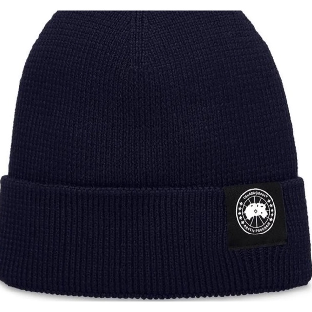 CANADA GOOSE(カナダグース)の新品タグ付き　カナダグース　ニット帽子　ブラックカラー メンズの帽子(ニット帽/ビーニー)の商品写真