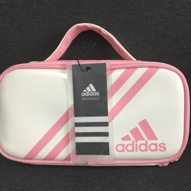 adidas(アディダス)のadidasポーチ/筆箱 新品 インテリア/住まい/日用品の文房具(ペンケース/筆箱)の商品写真