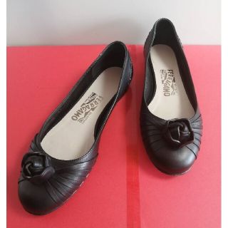 サルヴァトーレフェラガモ(Salvatore Ferragamo)の超 美  品！ フェラガモ  フラットパンプス  22540210(ハイヒール/パンプス)