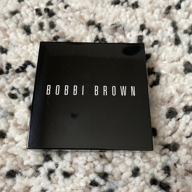 BOBBI BROWN(ボビイブラウン)のハイライティングパウダー 01 ピンクグロウ コスメ/美容のベースメイク/化粧品(フェイスカラー)の商品写真