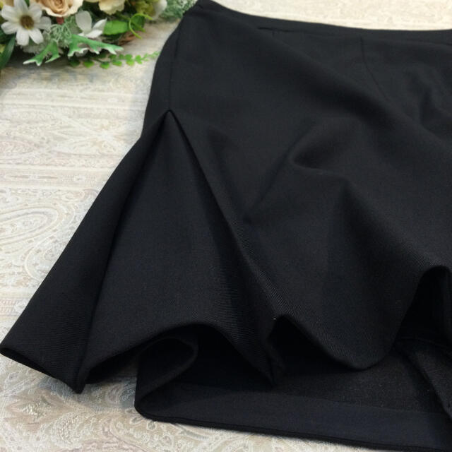 MOSCHINO(モスキーノ)のBOUTIQUE MOSCHINO モスキーノ  スカート  ブラック　44 レディースのスカート(ひざ丈スカート)の商品写真