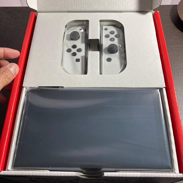 Nintendo Switch(ニンテンドースイッチ)の【新品未使用】Nintendo Switch 有機ELモデル エンタメ/ホビーのゲームソフト/ゲーム機本体(家庭用ゲーム機本体)の商品写真